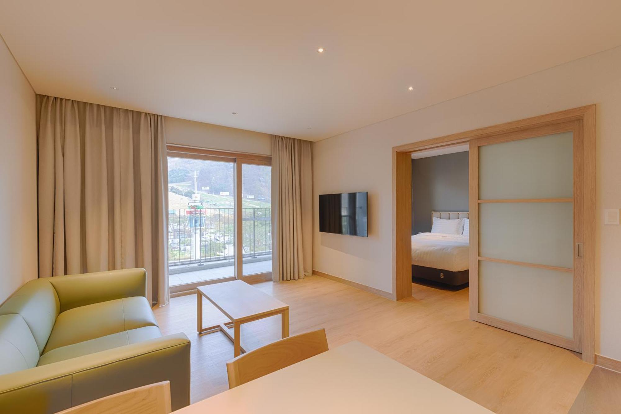 Sono Calm Vivaldipark Hotel Hongcheon Bagian luar foto