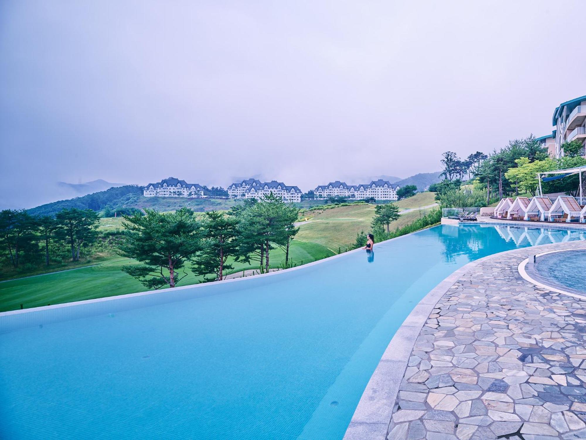 Sono Calm Vivaldipark Hotel Hongcheon Bagian luar foto